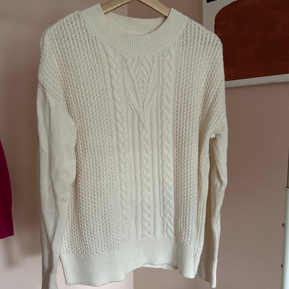 Banana Republic White Cable Knit Sweater Size M